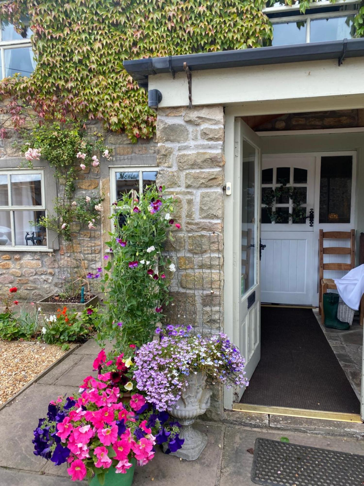 Chapel Cottage Clitheroe Road Waddington  Exterior photo
